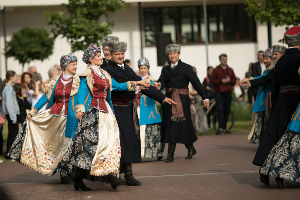 Polonez w wykonaniu Grupy Folklorystycznej 