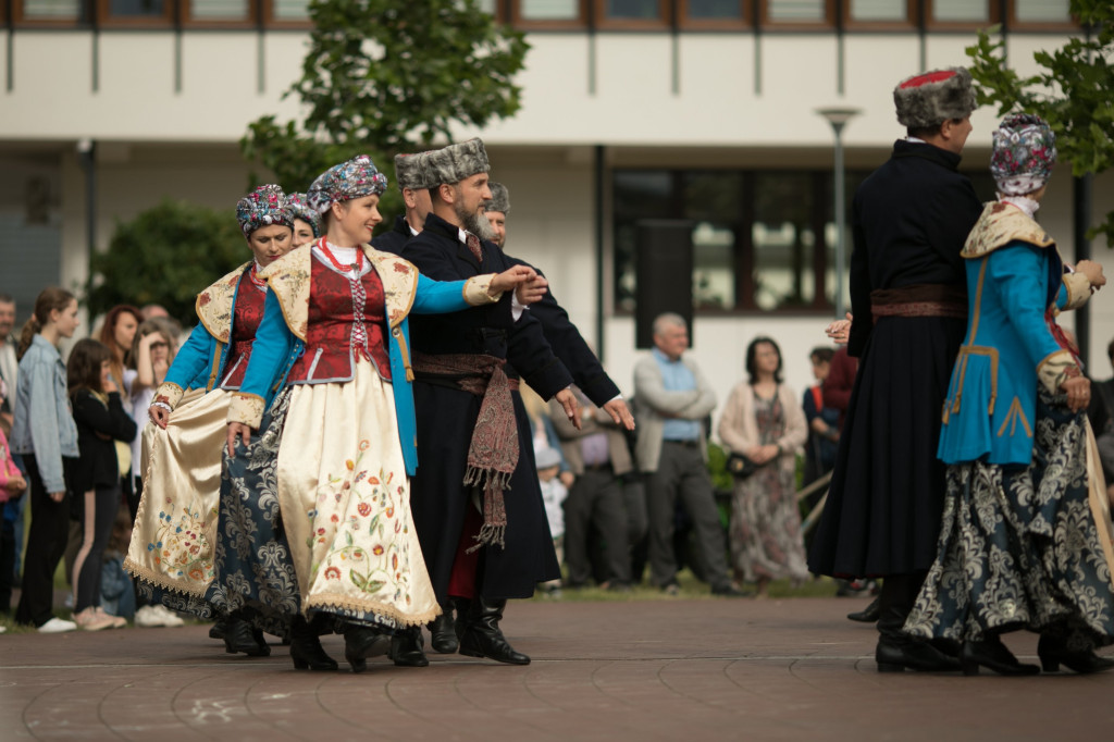 Polonez w wykonaniu Grupy Folklorystycznej 