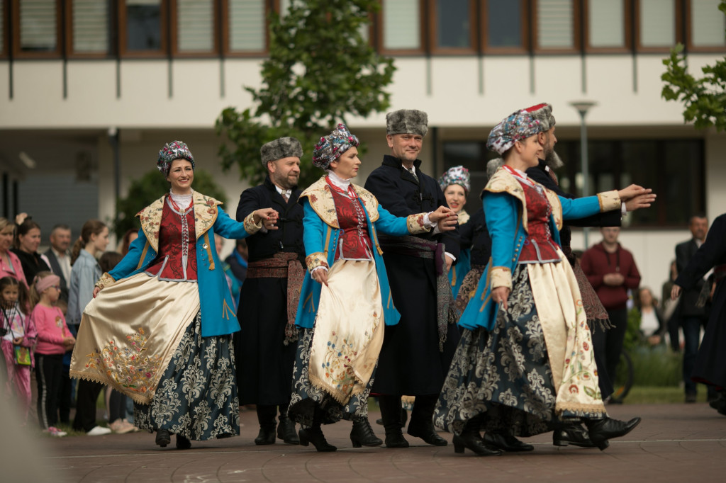 Polonez w wykonaniu Grupy Folklorystycznej 