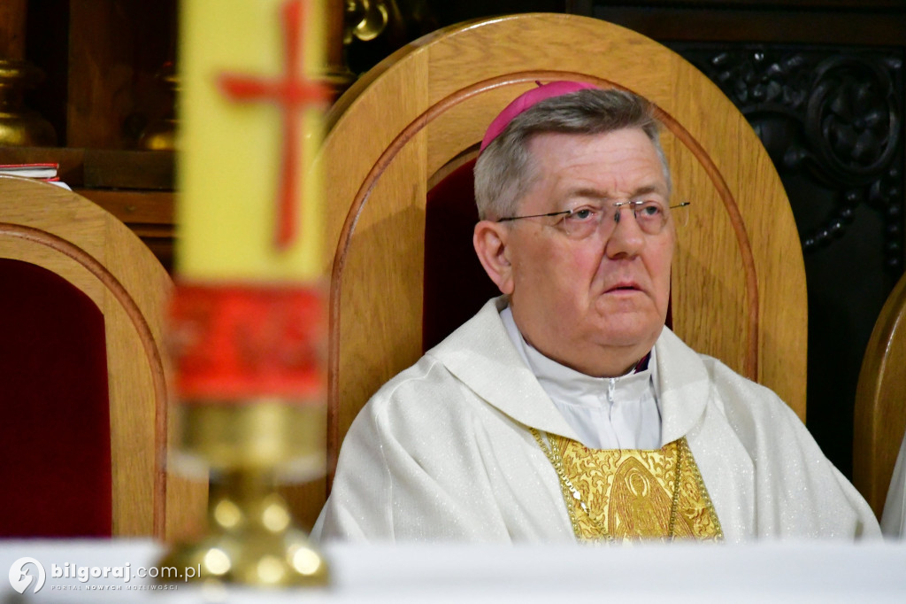 Biłgoraj. Bierzmowanie młodzieży w kościele św. Jerzego