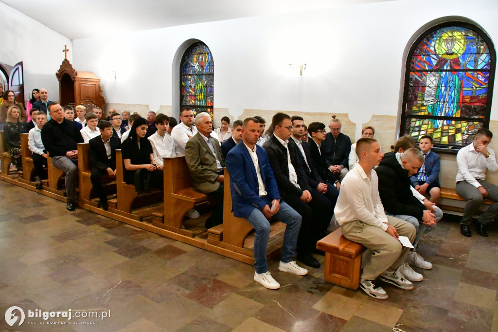 Biłgoraj. Bierzmowanie młodzieży w kościele św. Jerzego