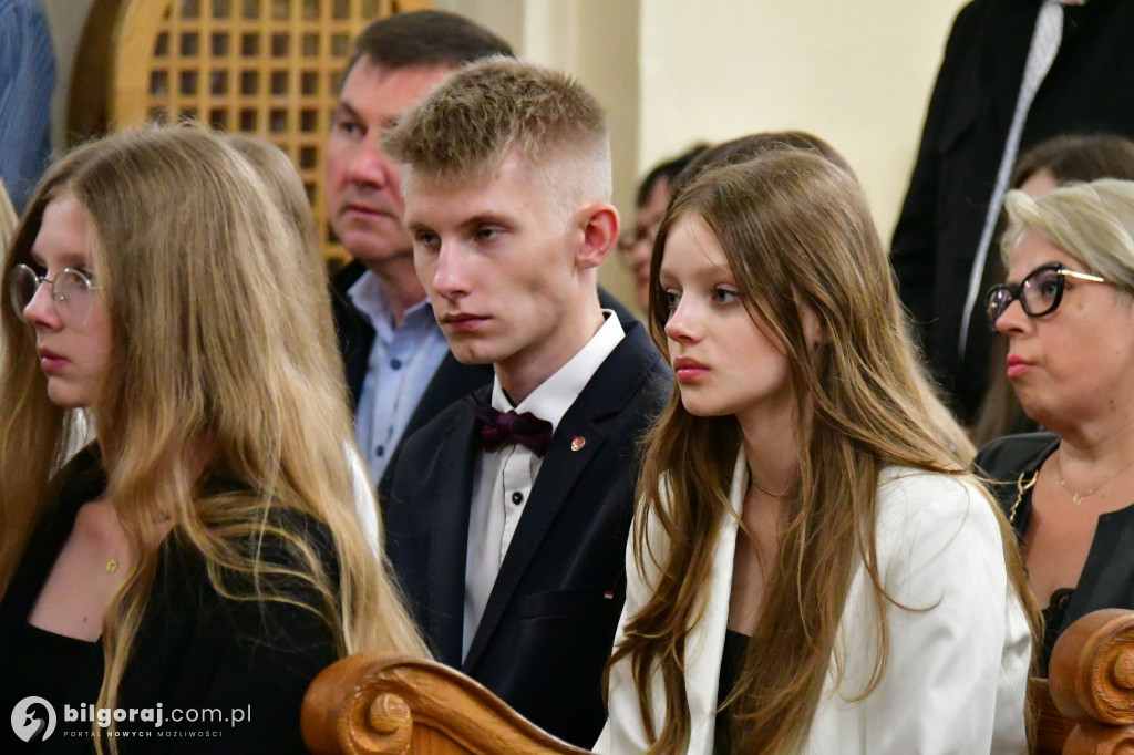 Biłgoraj. Bierzmowanie młodzieży w kościele św. Jerzego