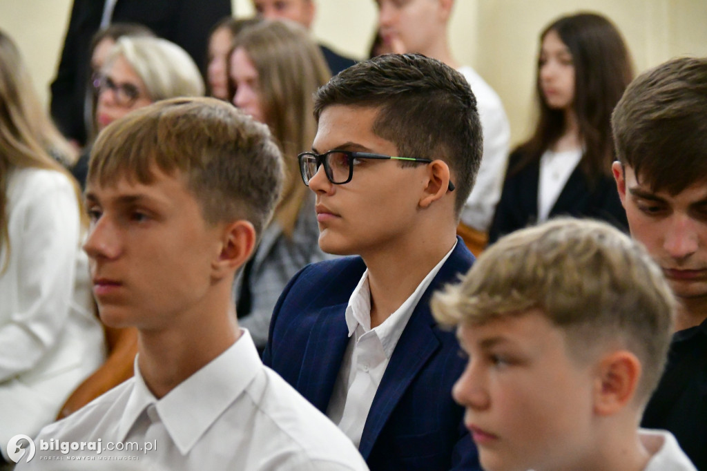 Biłgoraj. Bierzmowanie młodzieży w kościele św. Jerzego
