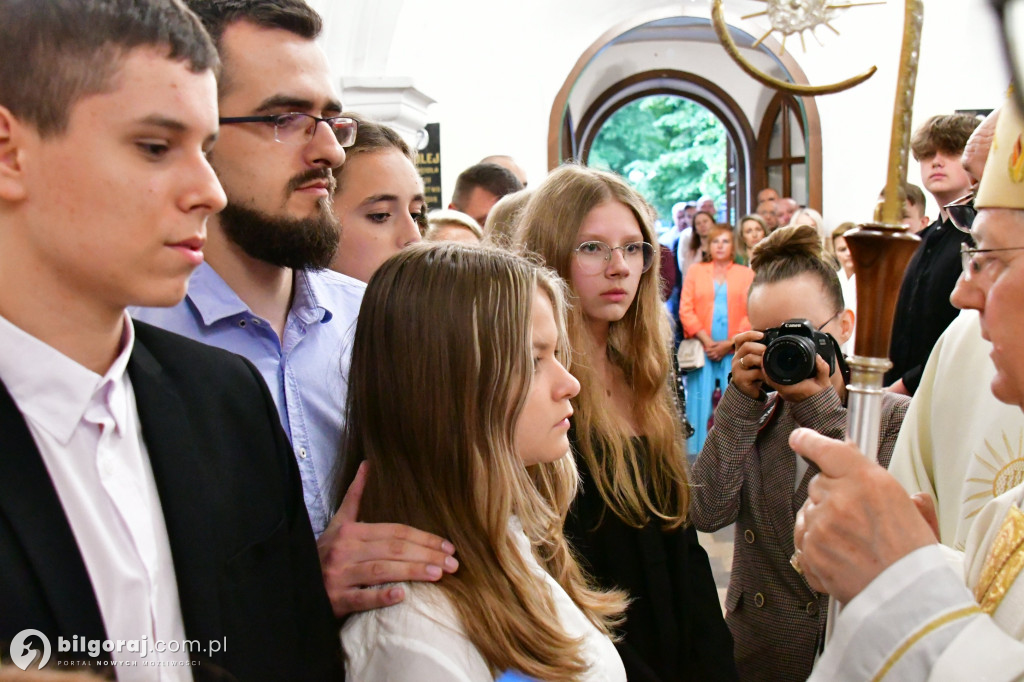 Biłgoraj. Bierzmowanie młodzieży w kościele św. Jerzego