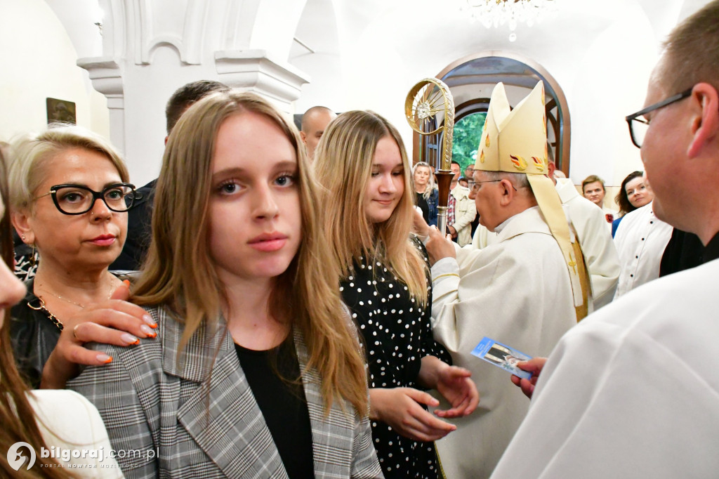 Biłgoraj. Bierzmowanie młodzieży w kościele św. Jerzego