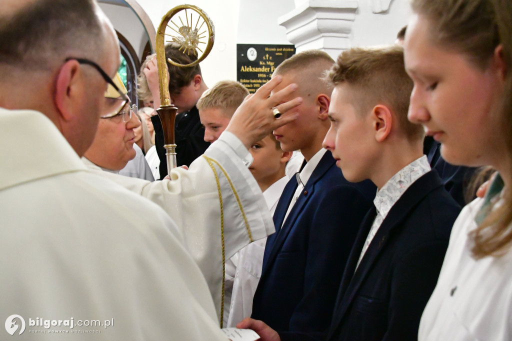 Biłgoraj. Bierzmowanie młodzieży w kościele św. Jerzego