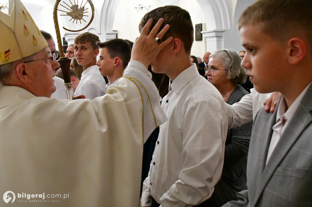 Biłgoraj. Bierzmowanie młodzieży w kościele św. Jerzego