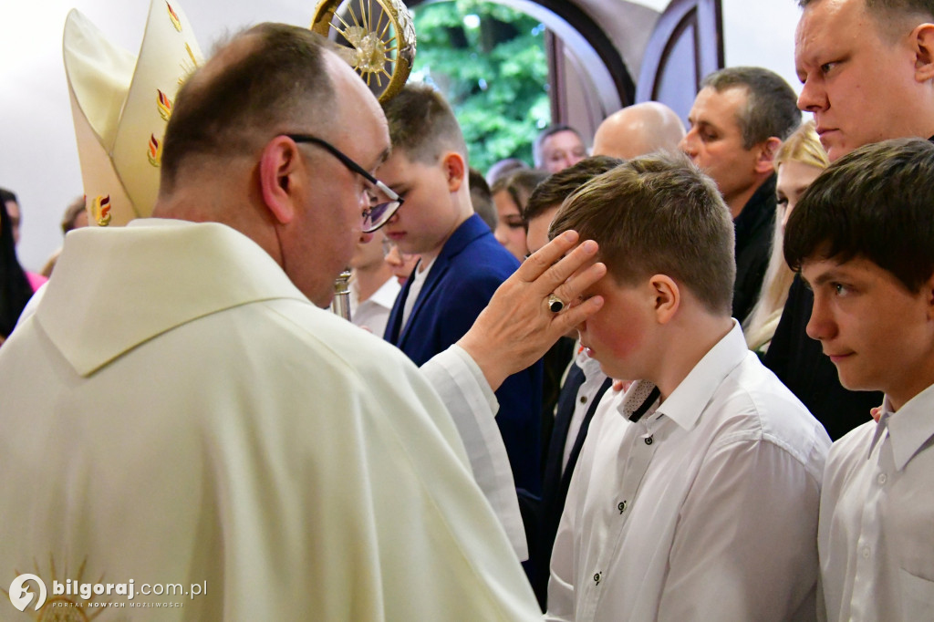 Biłgoraj. Bierzmowanie młodzieży w kościele św. Jerzego