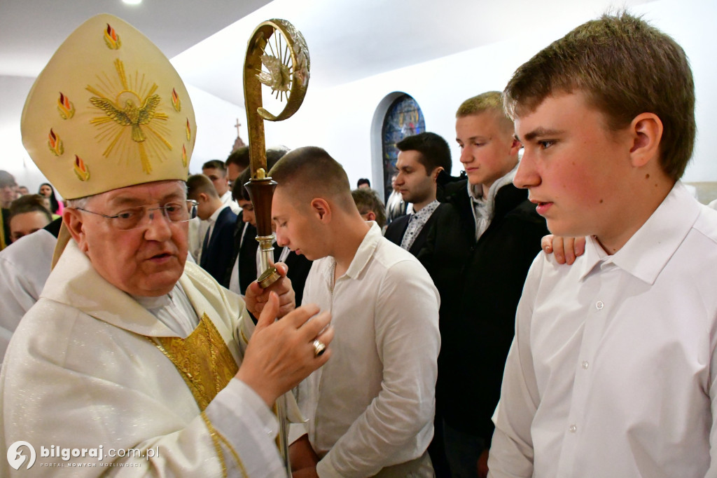 Biłgoraj. Bierzmowanie młodzieży w kościele św. Jerzego