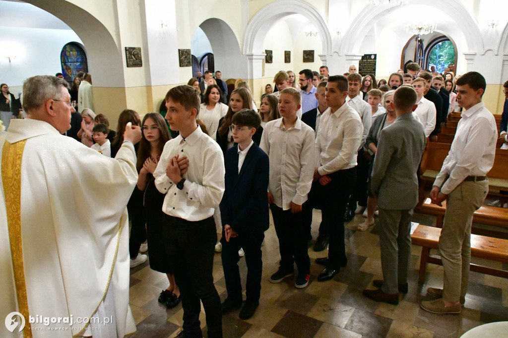 Biłgoraj. Bierzmowanie młodzieży w kościele św. Jerzego