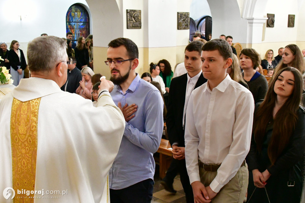 Biłgoraj. Bierzmowanie młodzieży w kościele św. Jerzego