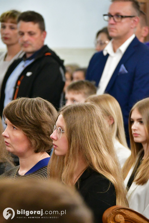 Biłgoraj. Bierzmowanie młodzieży w kościele św. Jerzego