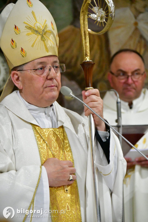 Biłgoraj. Bierzmowanie młodzieży w kościele św. Jerzego