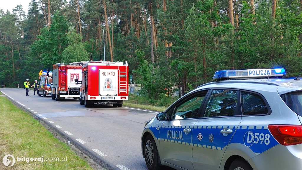 Śmiertleny wypadek. Auto wypadło z drogi i dachowało. Interweniowało pogotowie lotnicze