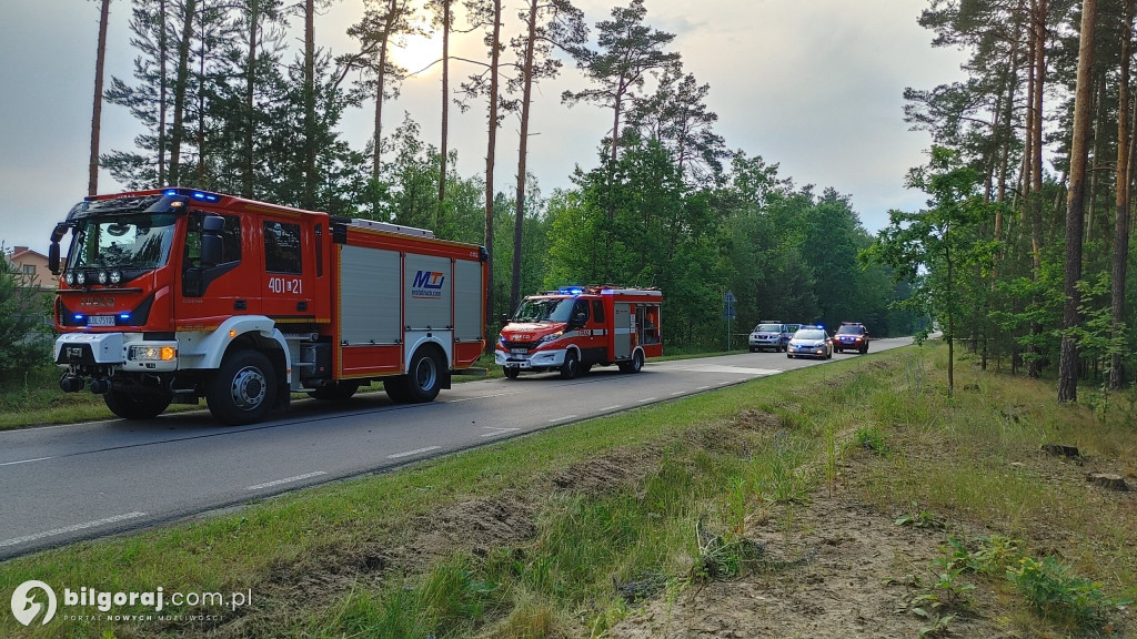 Śmiertleny wypadek. Auto wypadło z drogi i dachowało. Interweniowało pogotowie lotnicze