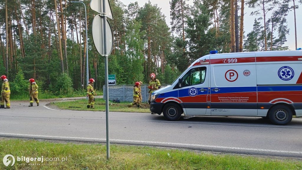 Śmiertleny wypadek. Auto wypadło z drogi i dachowało. Interweniowało pogotowie lotnicze