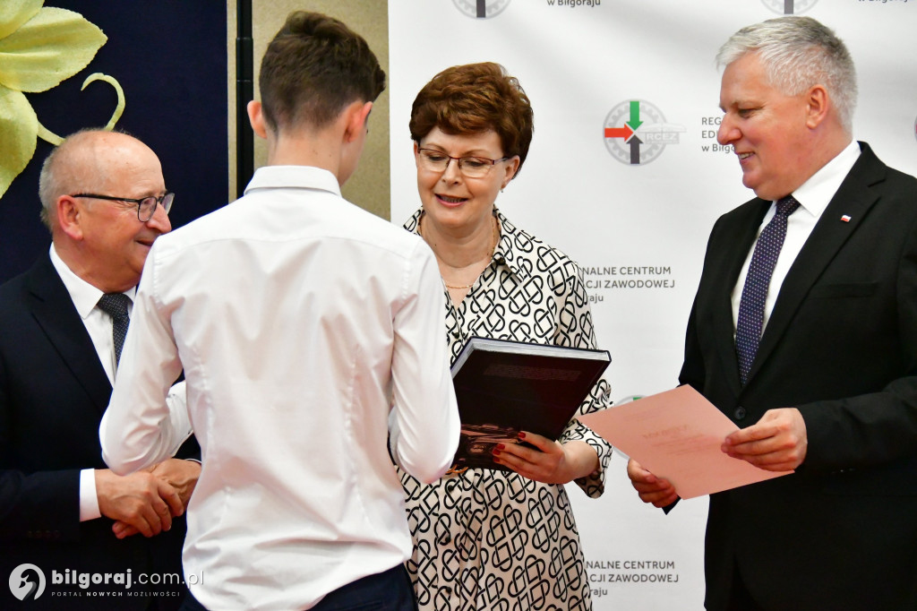Biłgoraj. Wojewódzkie obchody zakończenie roku szkolnego 2022/2023, z udziałem Lubelskiego Kuratora Oświaty Teresy Misiuk