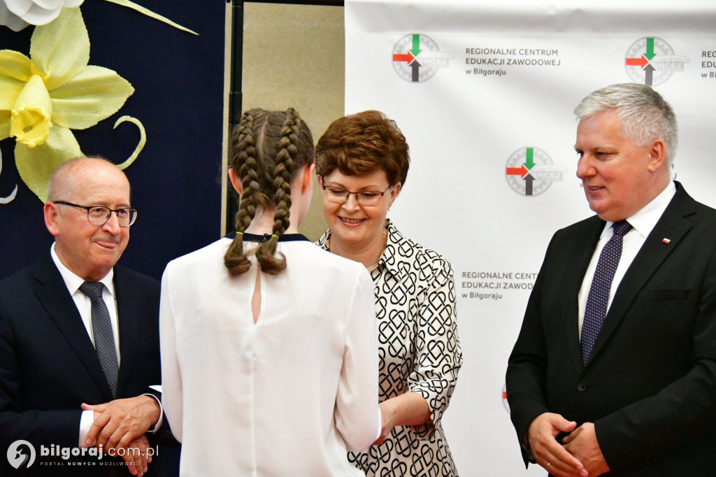 Biłgoraj. Wojewódzkie obchody zakończenie roku szkolnego 2022/2023, z udziałem Lubelskiego Kuratora Oświaty Teresy Misiuk