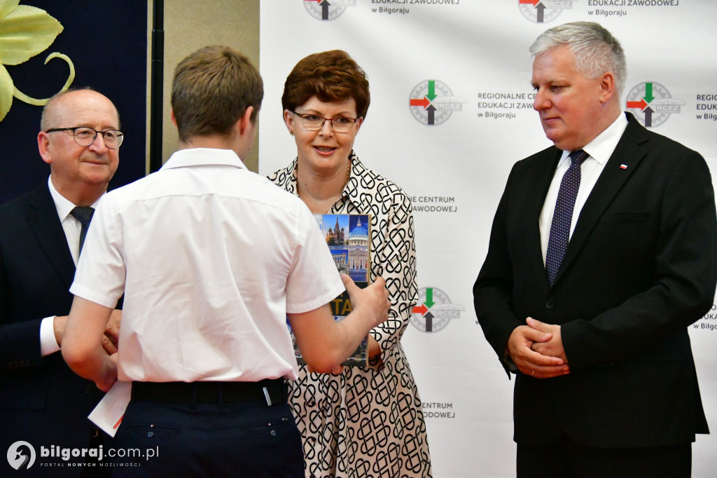 Biłgoraj. Wojewódzkie obchody zakończenie roku szkolnego 2022/2023, z udziałem Lubelskiego Kuratora Oświaty Teresy Misiuk