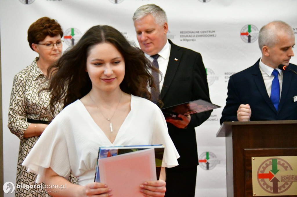 Biłgoraj. Wojewódzkie obchody zakończenie roku szkolnego 2022/2023, z udziałem Lubelskiego Kuratora Oświaty Teresy Misiuk