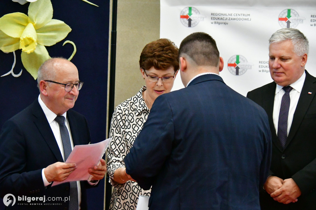 Po 40 latach pracy przeszedł na emeryturę. Pożegnano dziś dyrektora biłgorajskiego Elektryka