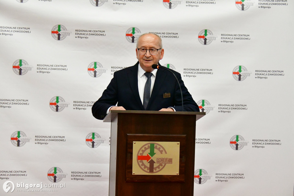 Po 40 latach pracy przeszedł na emeryturę. Pożegnano dziś dyrektora biłgorajskiego Elektryka