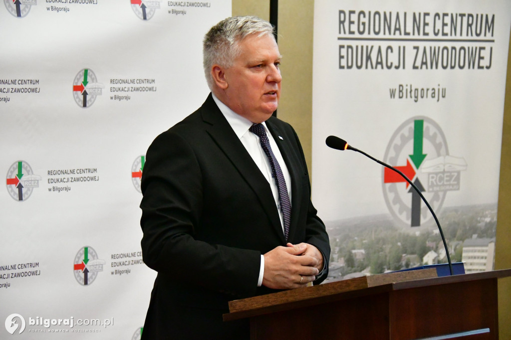 Po 40 latach pracy przeszedł na emeryturę. Pożegnano dziś dyrektora biłgorajskiego Elektryka