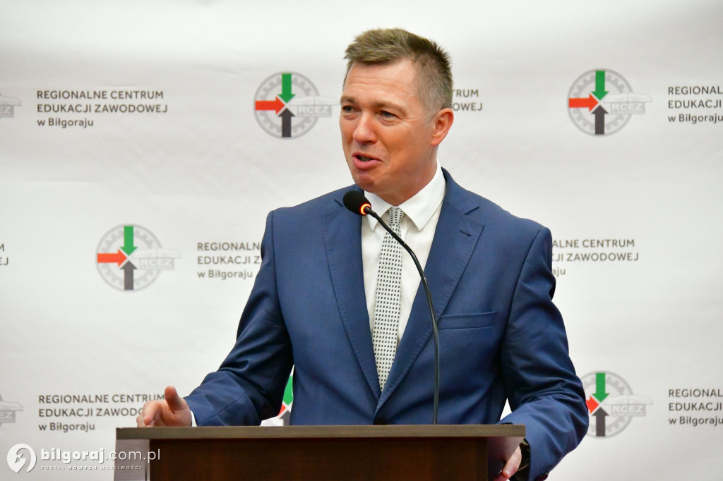 Po 40 latach pracy przeszedł na emeryturę. Pożegnano dziś dyrektora biłgorajskiego Elektryka