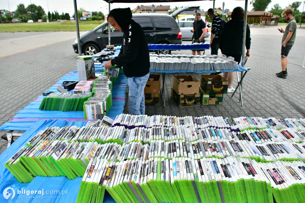 Kiermasz gier komputerowych na biłgorajskim targowisku
