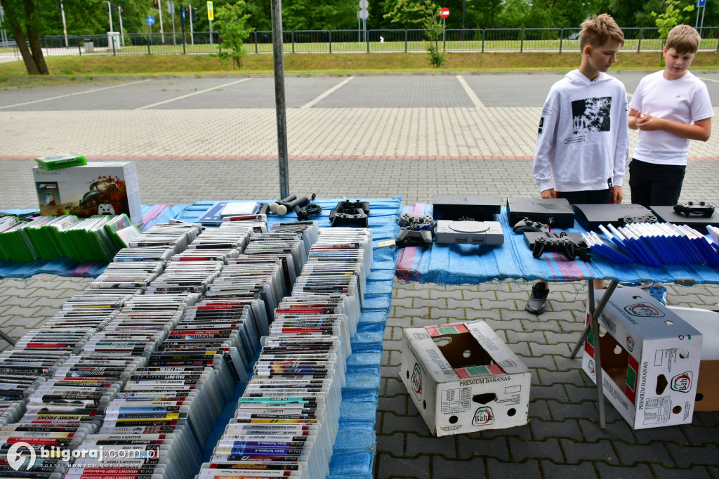 Kiermasz gier komputerowych na biłgorajskim targowisku