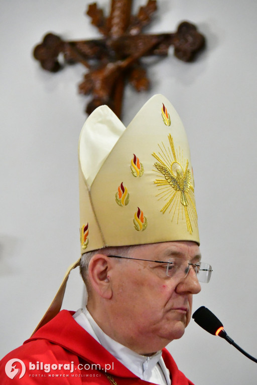 Bierzmowanie młodzieży w Luchowie Dolnym