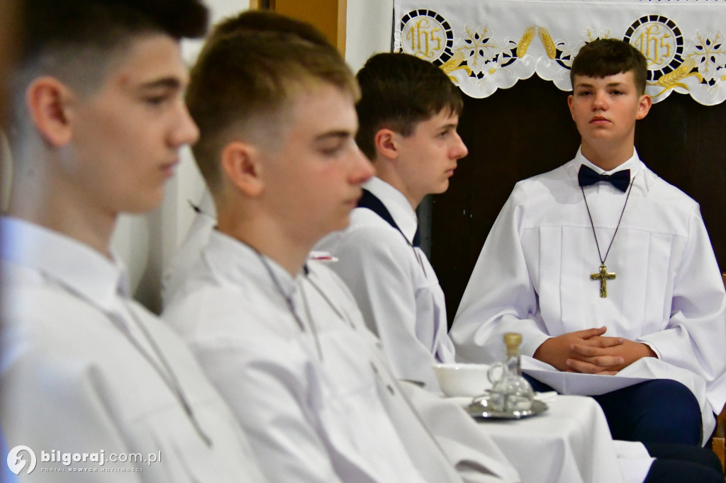 Bierzmowanie młodzieży w Luchowie Dolnym