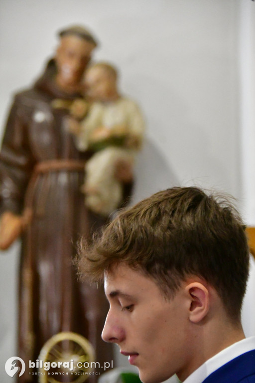 Bierzmowanie młodzieży w Luchowie Dolnym