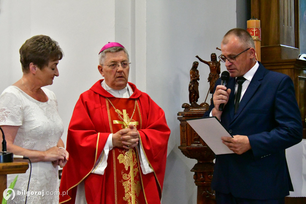 Bierzmowanie młodzieży w Luchowie Dolnym