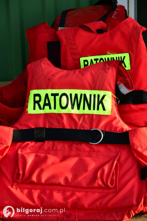 Wystartował. Damian Błaszczayk chce przepłynąc 50 km. Charytatywnie