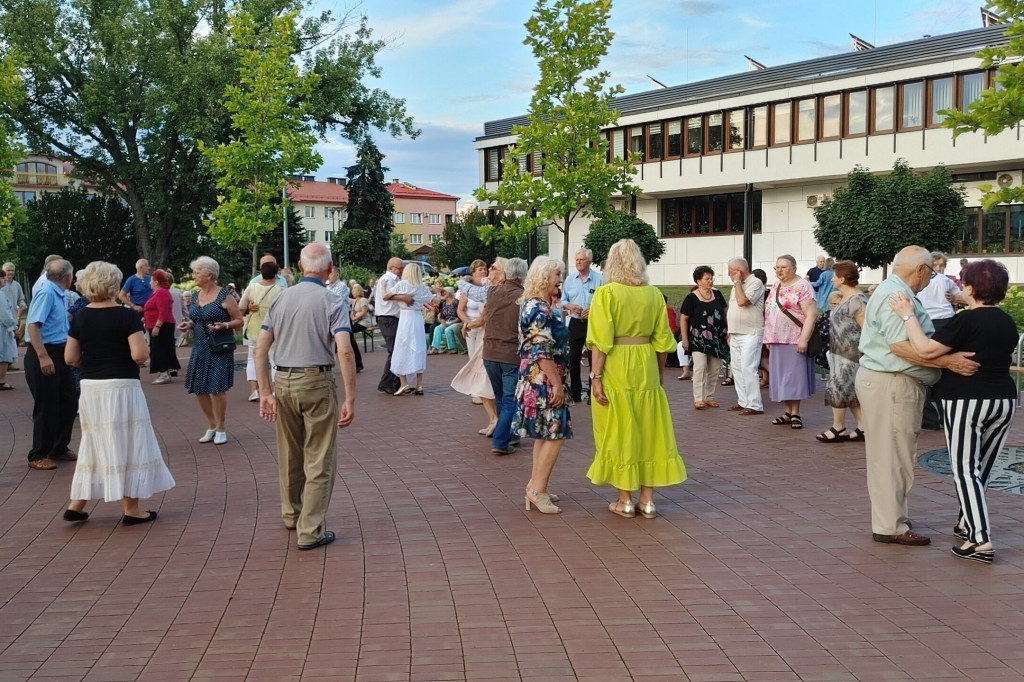Seniorzy rozruszali centrum Biłgoraja