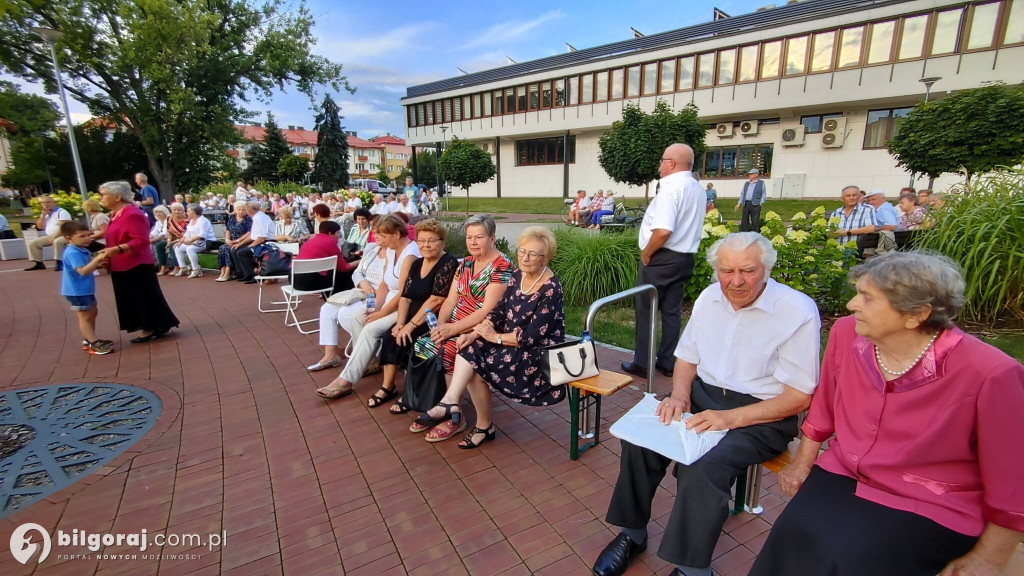 Seniorzy rozruszali centrum Biłgoraja