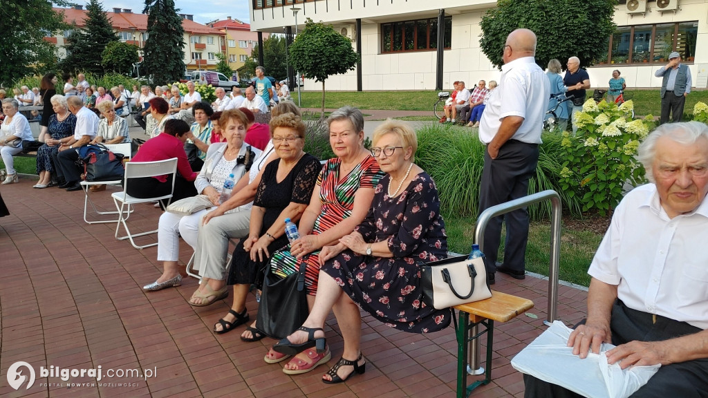 Seniorzy rozruszali centrum Biłgoraja