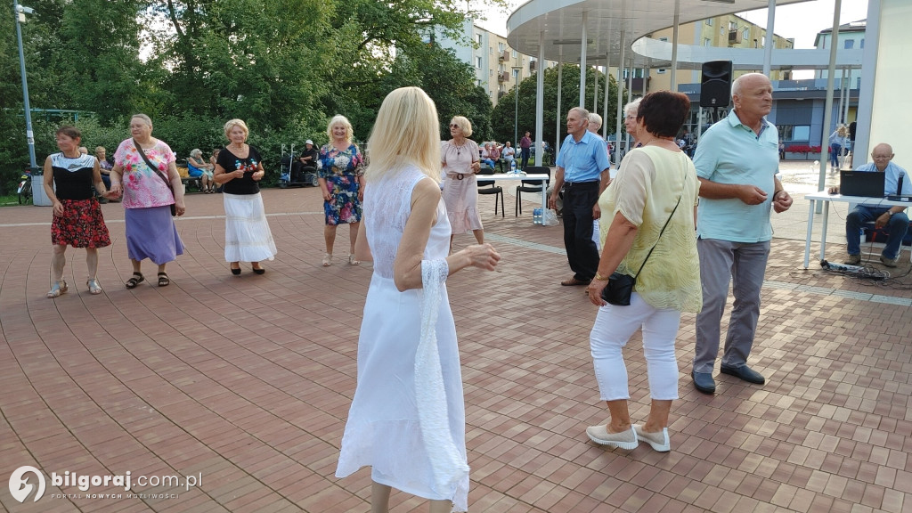 Seniorzy rozruszali centrum Biłgoraja