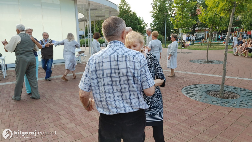 Seniorzy rozruszali centrum Biłgoraja
