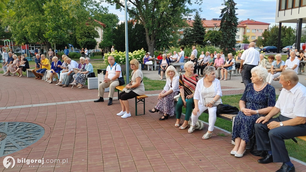 Seniorzy rozruszali centrum Biłgoraja