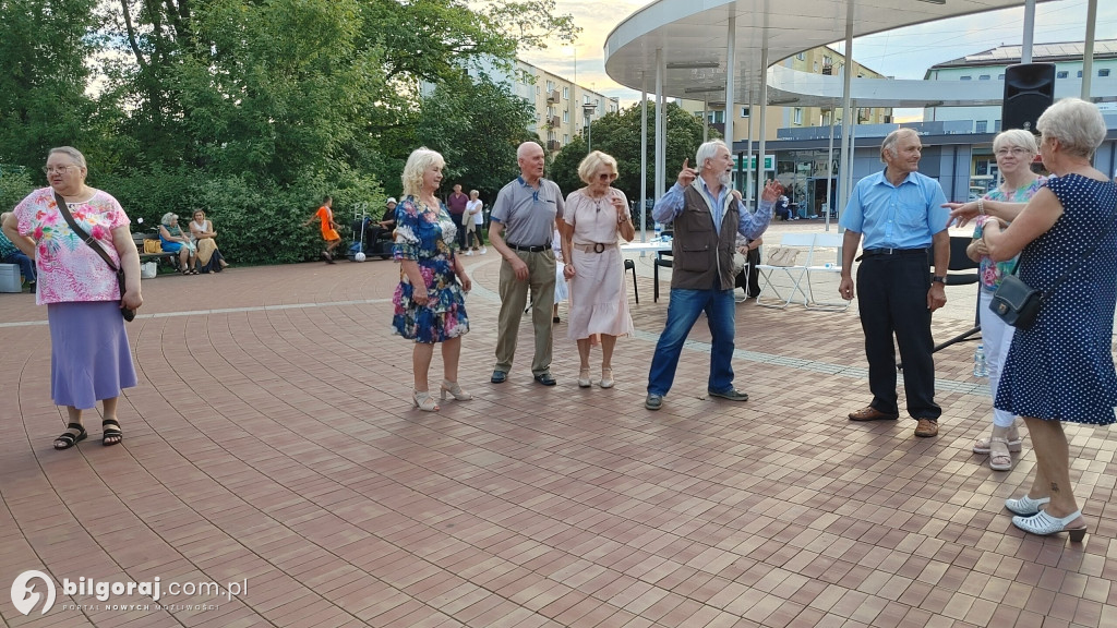 Seniorzy rozruszali centrum Biłgoraja