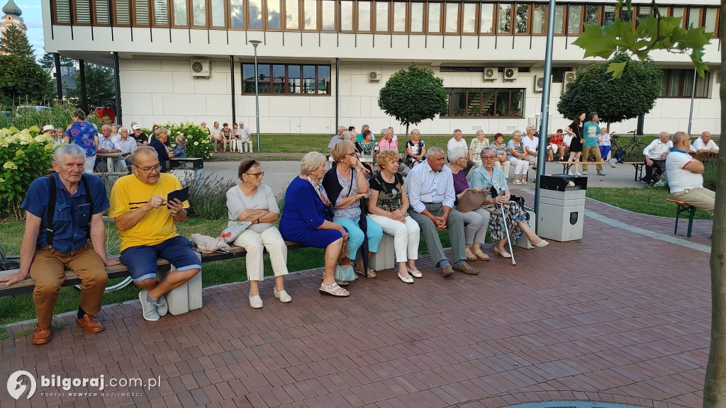 Seniorzy rozruszali centrum Biłgoraja