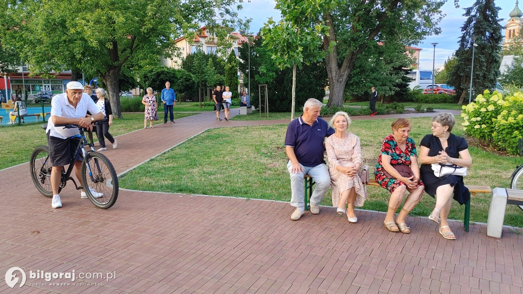Seniorzy rozruszali centrum Biłgoraja