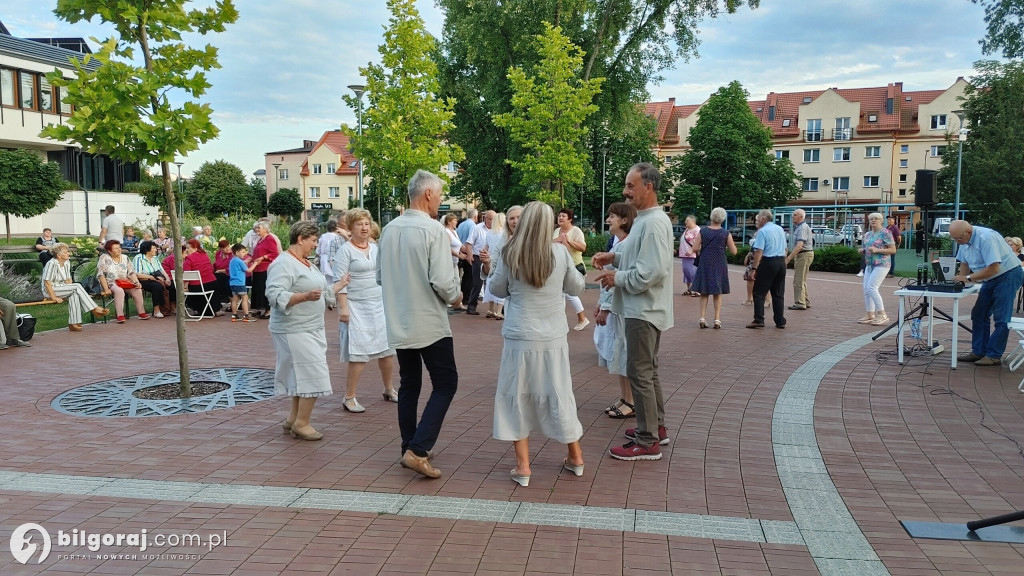 Seniorzy rozruszali centrum Biłgoraja