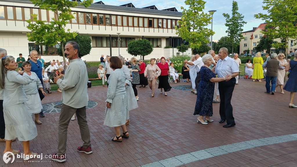 Seniorzy rozruszali centrum Biłgoraja