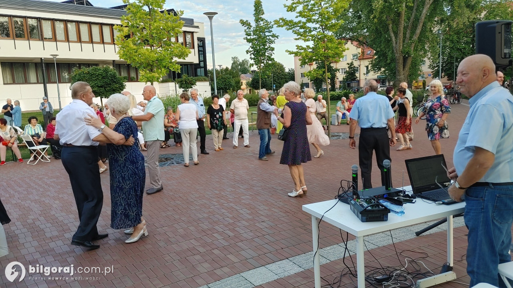 Seniorzy rozruszali centrum Biłgoraja