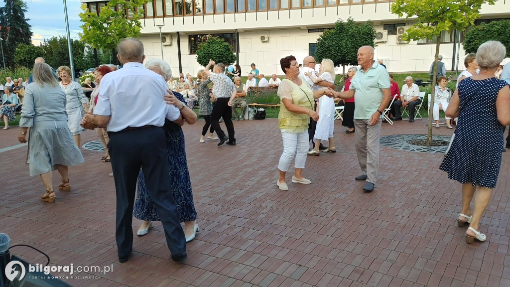 Seniorzy rozruszali centrum Biłgoraja