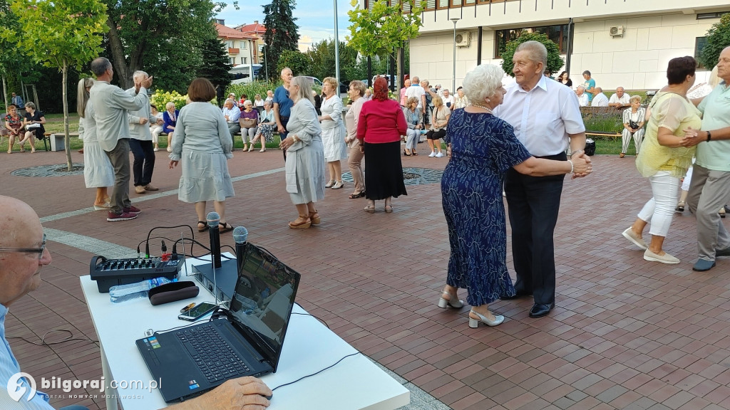 Seniorzy rozruszali centrum Biłgoraja