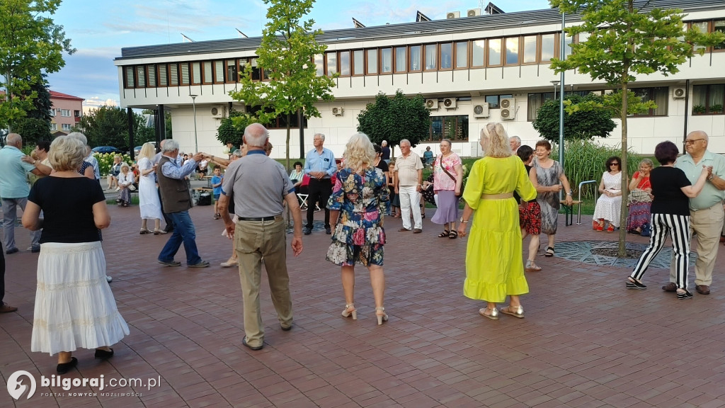 Seniorzy rozruszali centrum Biłgoraja